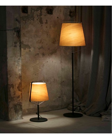 Lámpara de Pie Stood diseñada por Lucid de Faro
